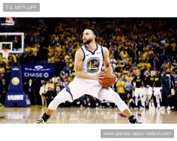 库里绕掩护完成出手，金州勇士打出体系